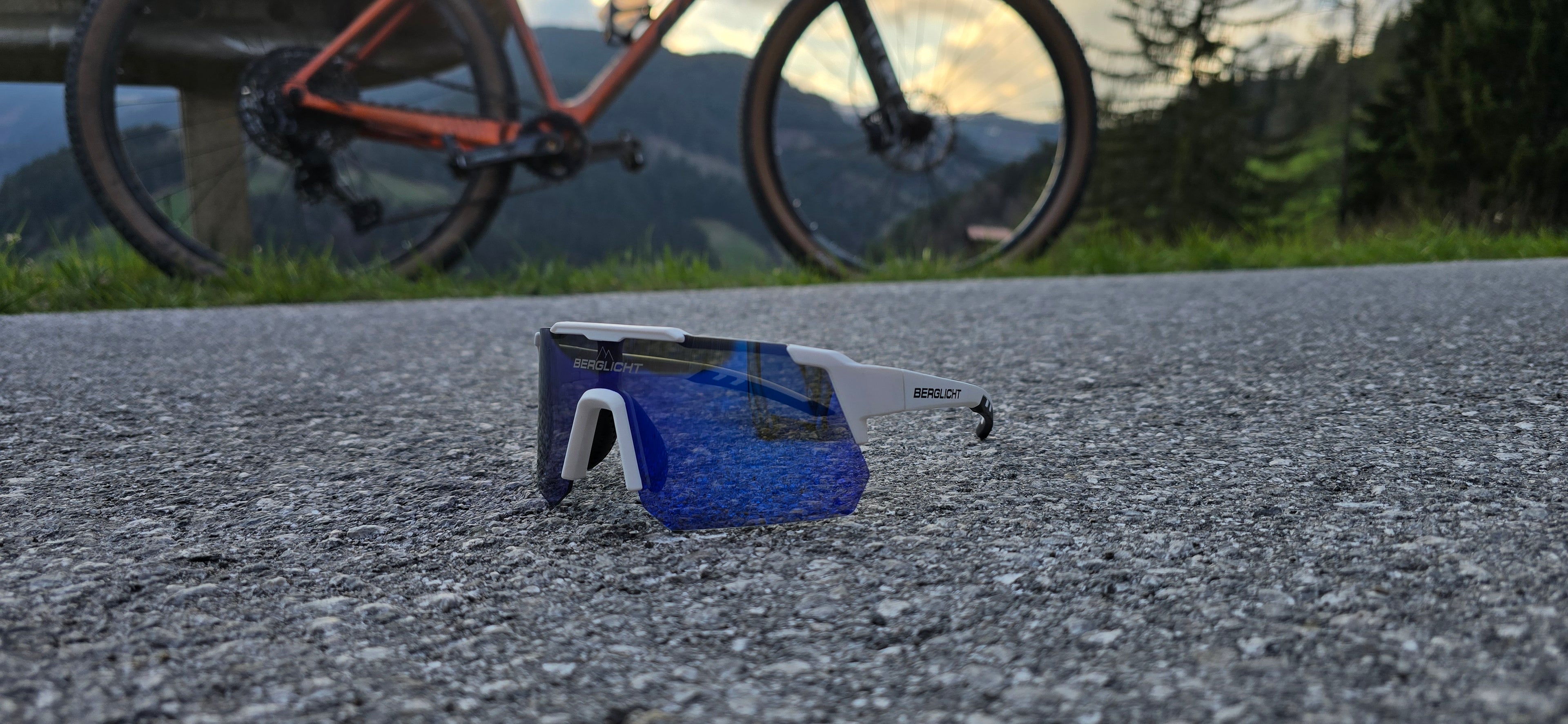 Sport-Sonnenbrille Berglicht blau